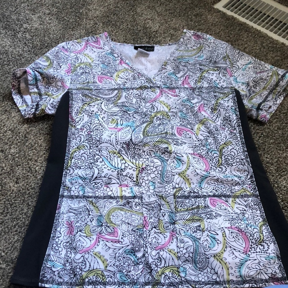 Cherokee scrub top